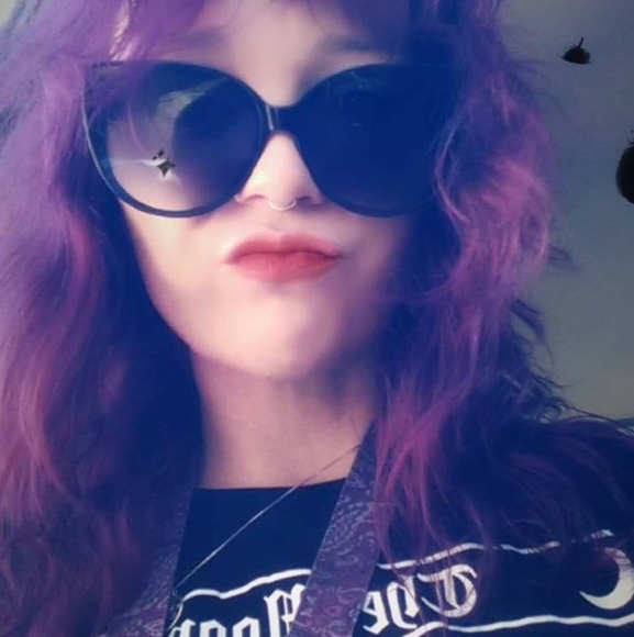 Meet your Posher, Bee 🐝 - Picture 7 of 7